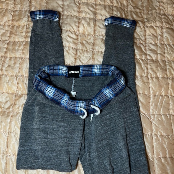 ❤️ Monrow Sweatpants Dark Grey with Blue Plaid Waistband and Cuffs Size XS ❤️ - Picture 2 of 2